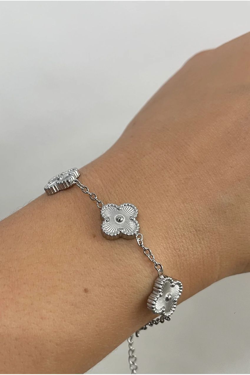 Clover Bracelet & Earrings With Pearl Detail In Silver JE403221