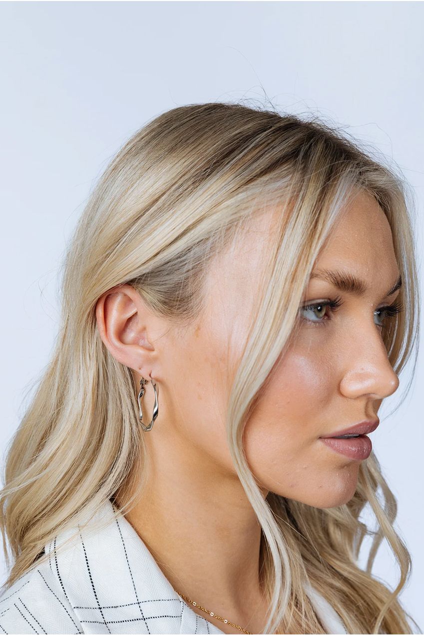 Twist Hoops In Silver - Pouch Included JE404221