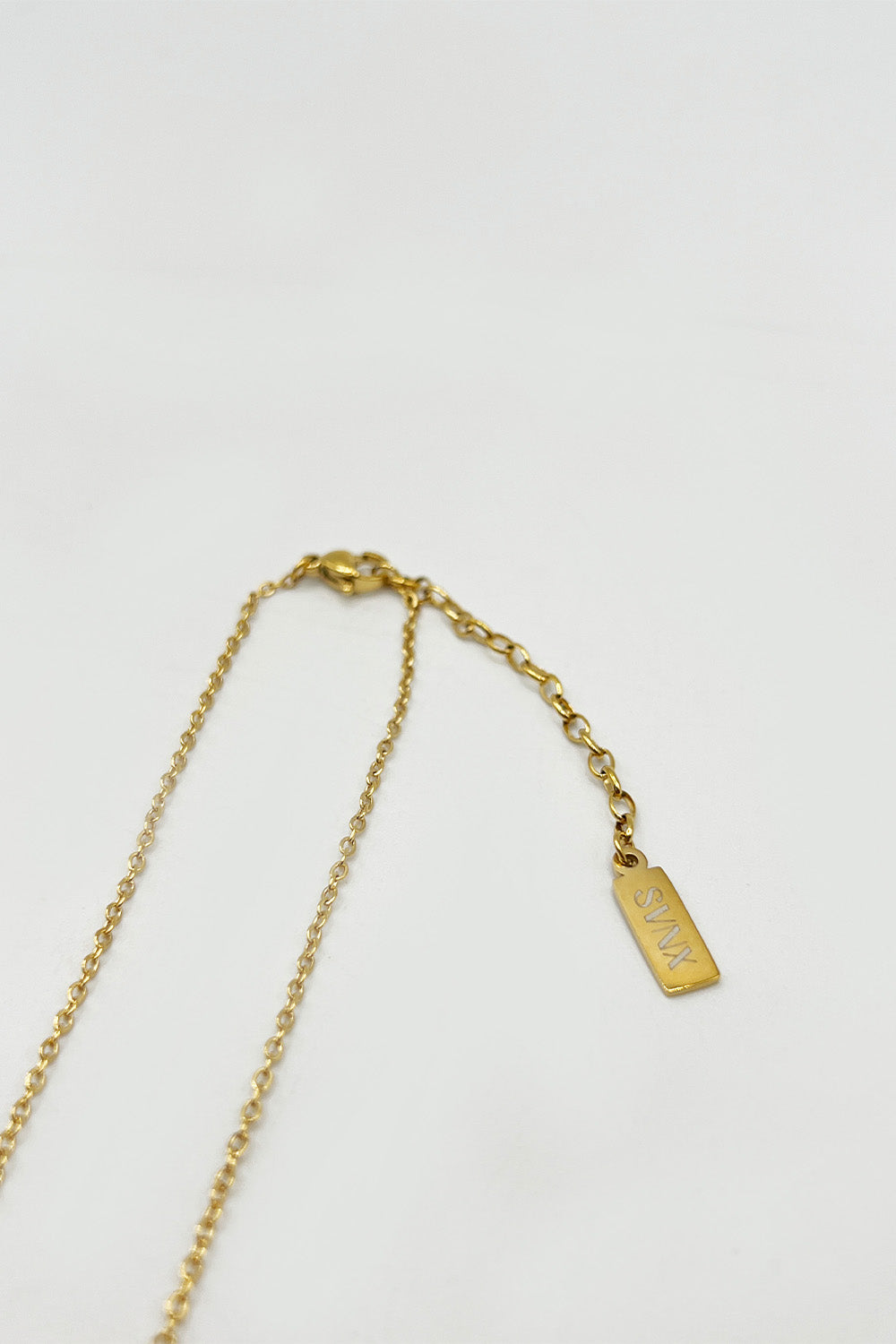 Mini Clover Necklace In Gold Black - Gift Boxed JE404602
