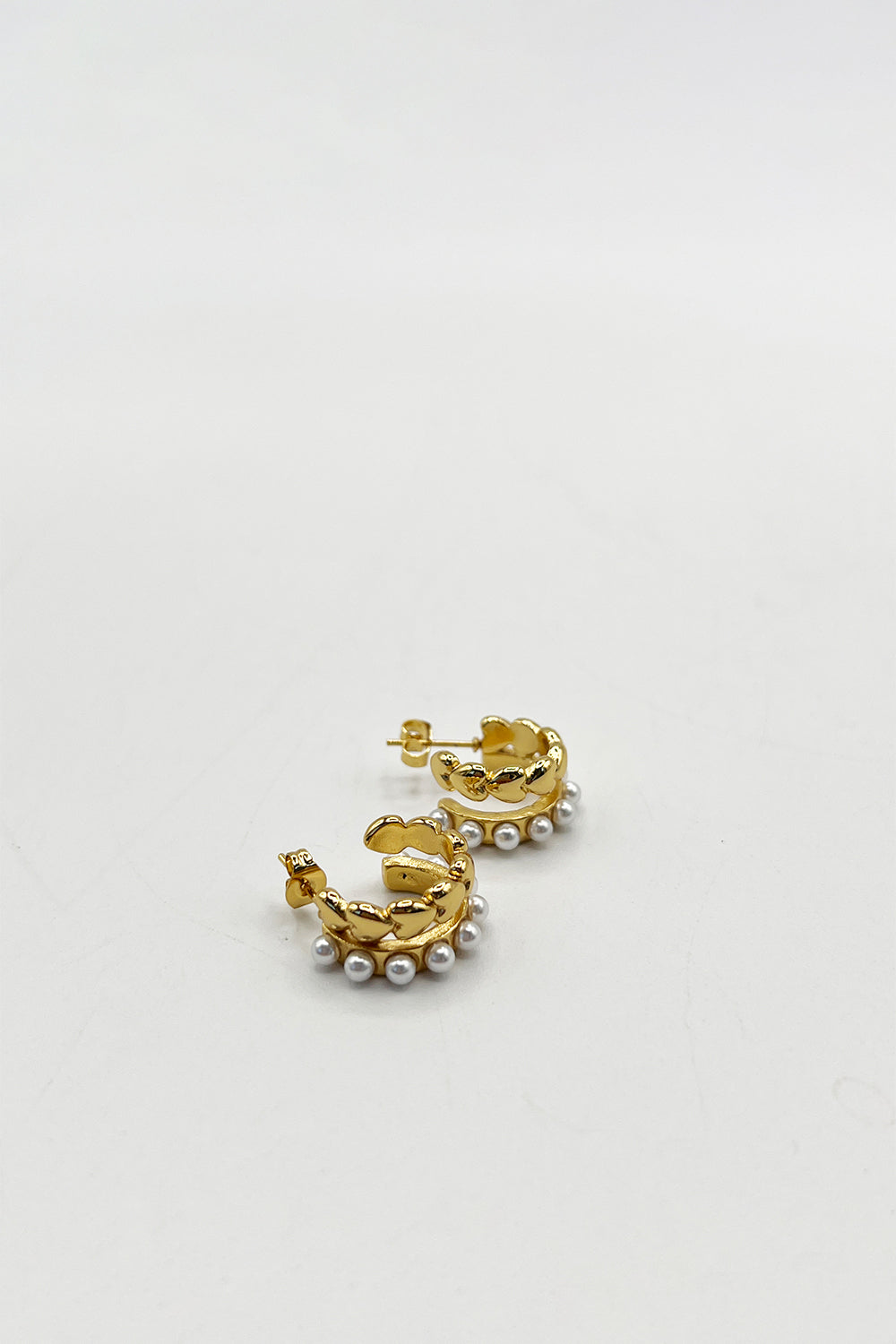 Heart Pearl Cuff Earrings JE404724
