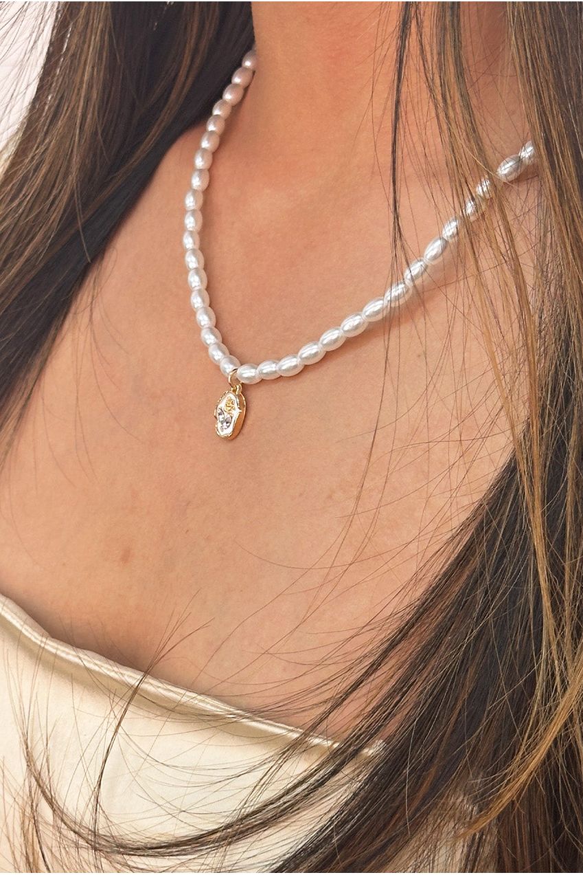 Pearl Chain Necklace With Gold Flower Pendant - Gift Boxed JE406707