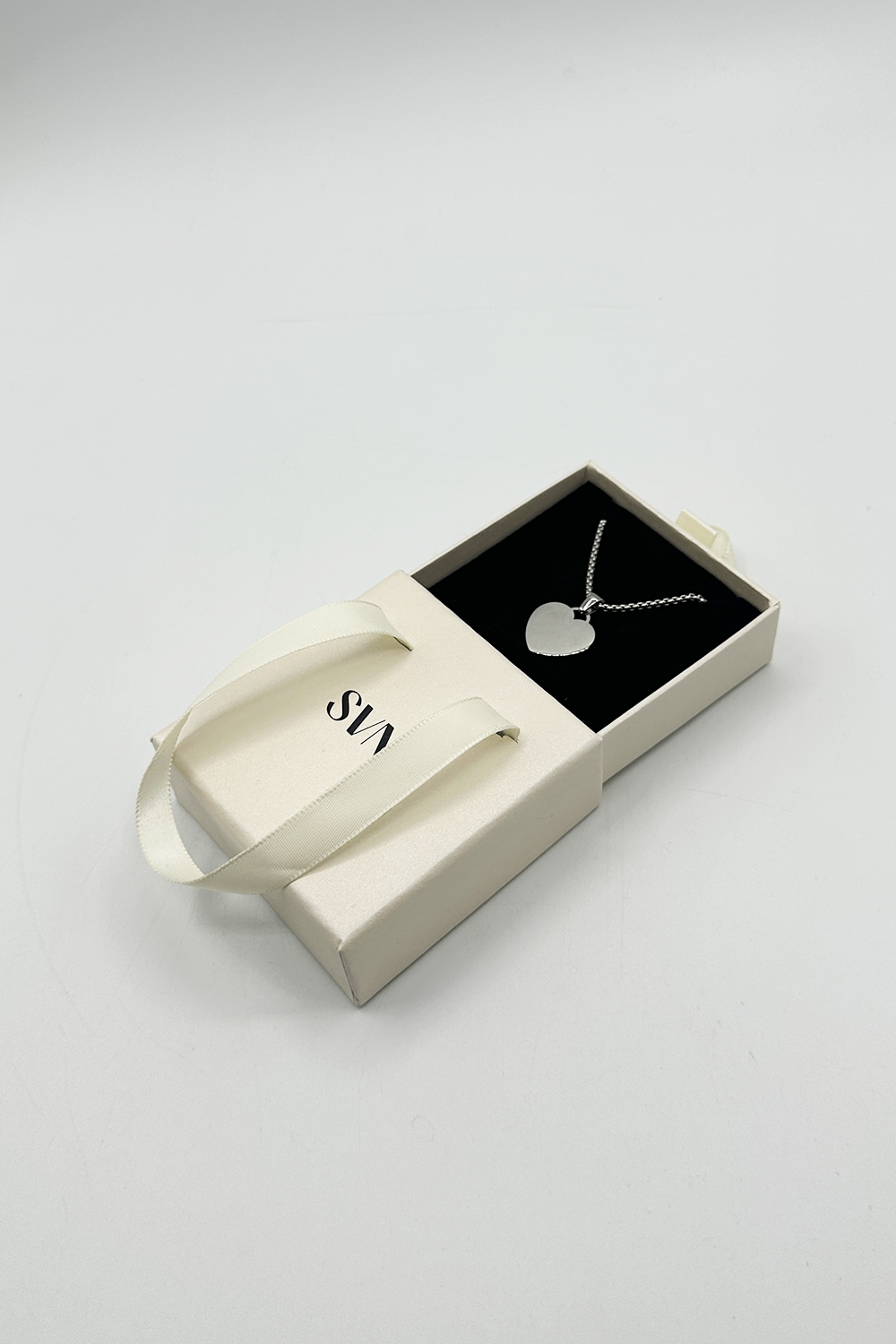 Heart Shape Pendant Necklace In Silver - Gift Boxed JE410121