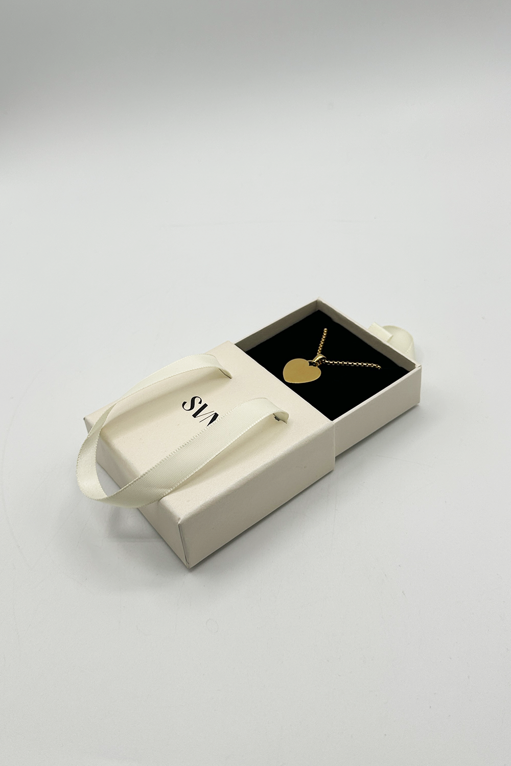 Heart Shape Pendant Necklace In Gold - Gift Boxed JE410124