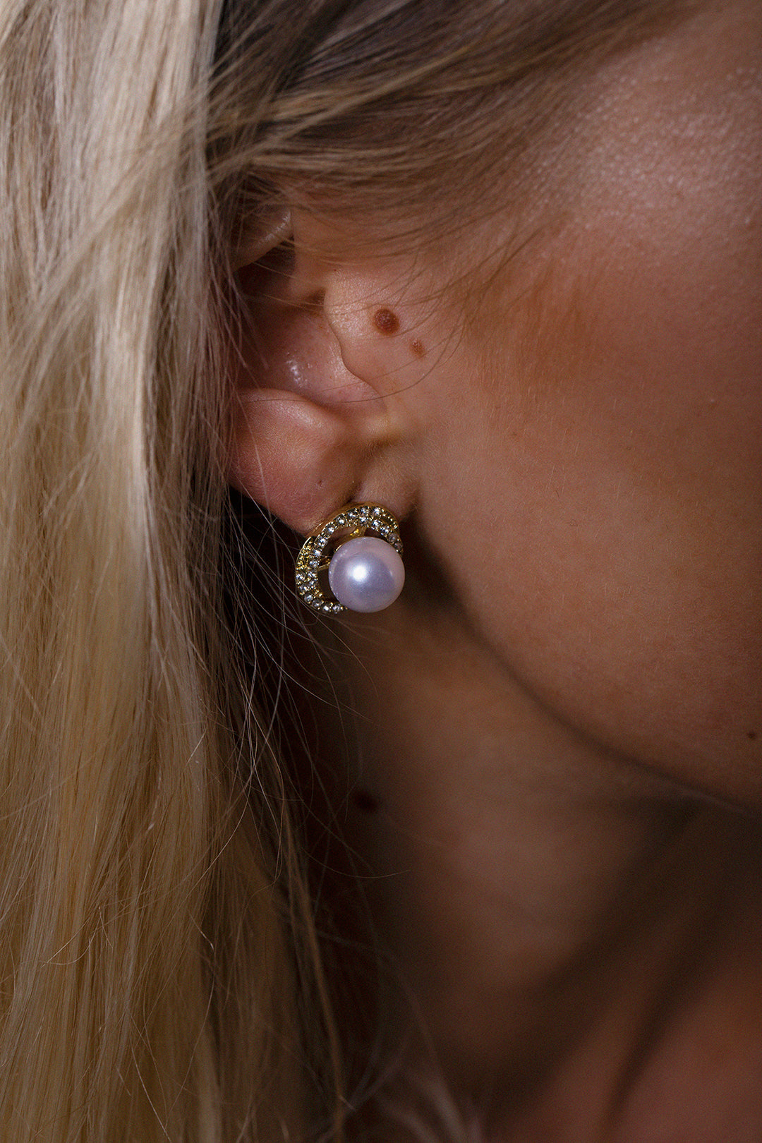 Pearl Diamante Stud Earrings - Gift Boxed JE411524