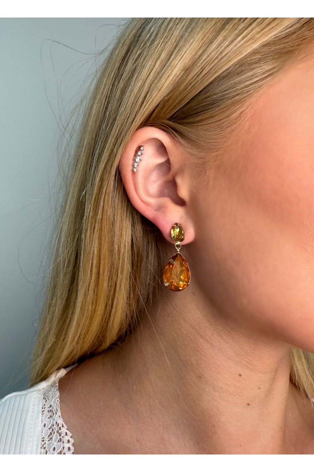 Two Tone Claw Set Teardrop Gem Earring In Yellow Amber LE654Y