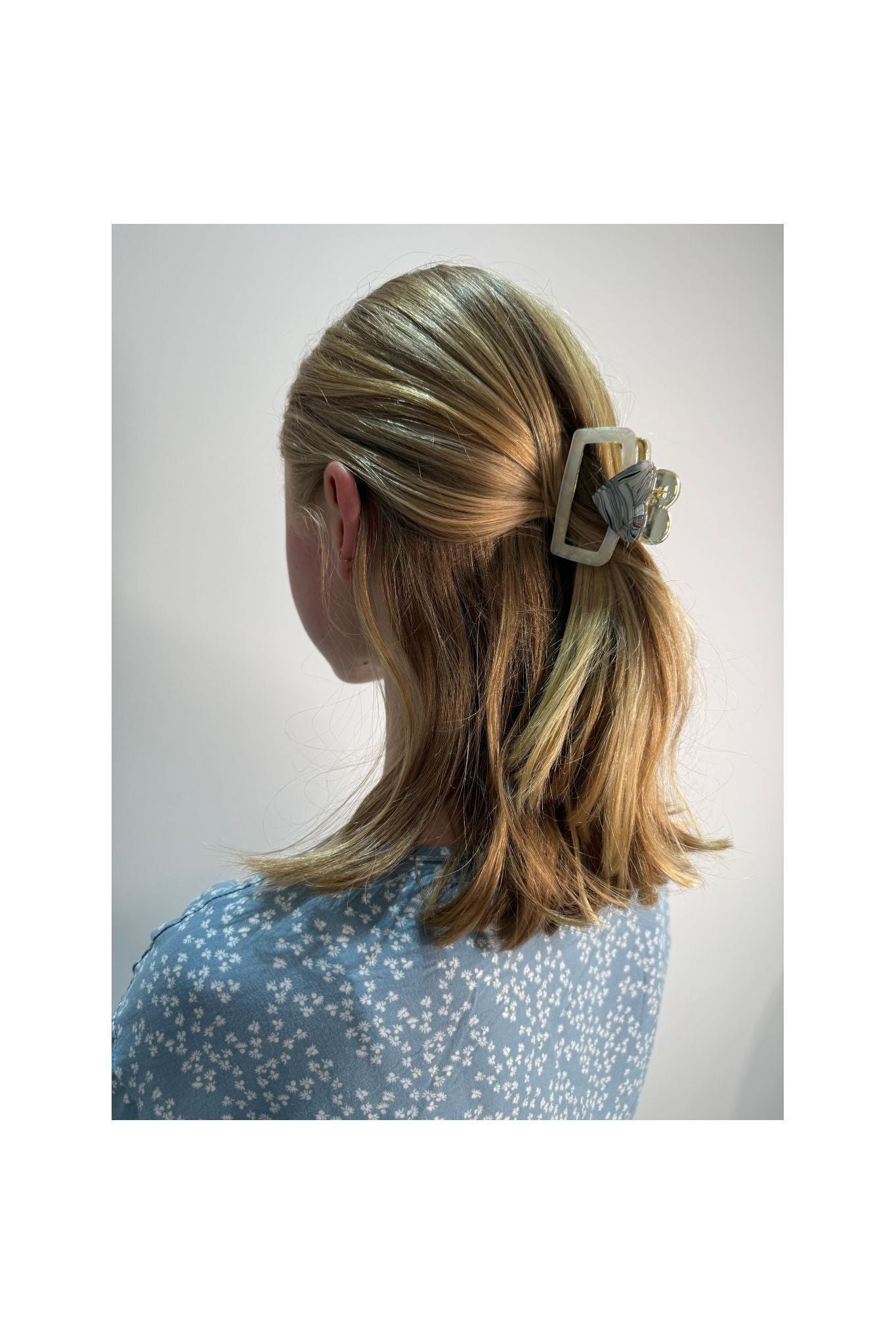 Mid Cream Hair Claw With Monochrome Heart LHN241M