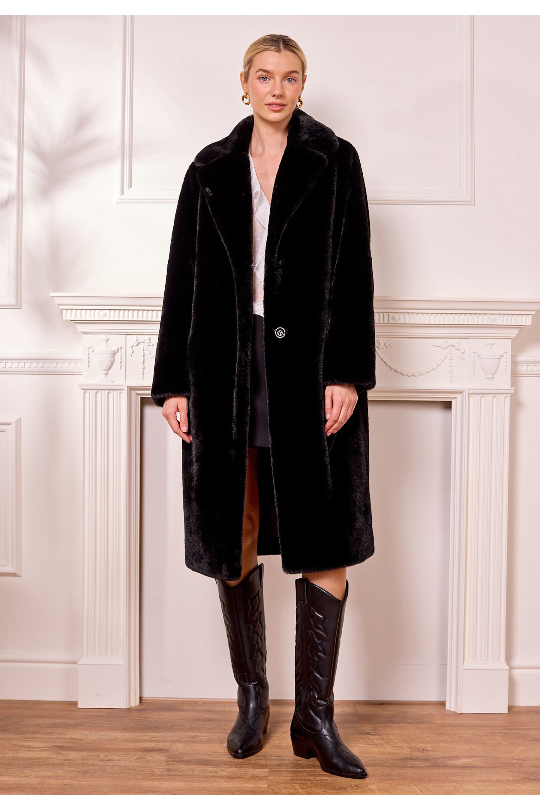 Faux Fur Coat In Black M039051