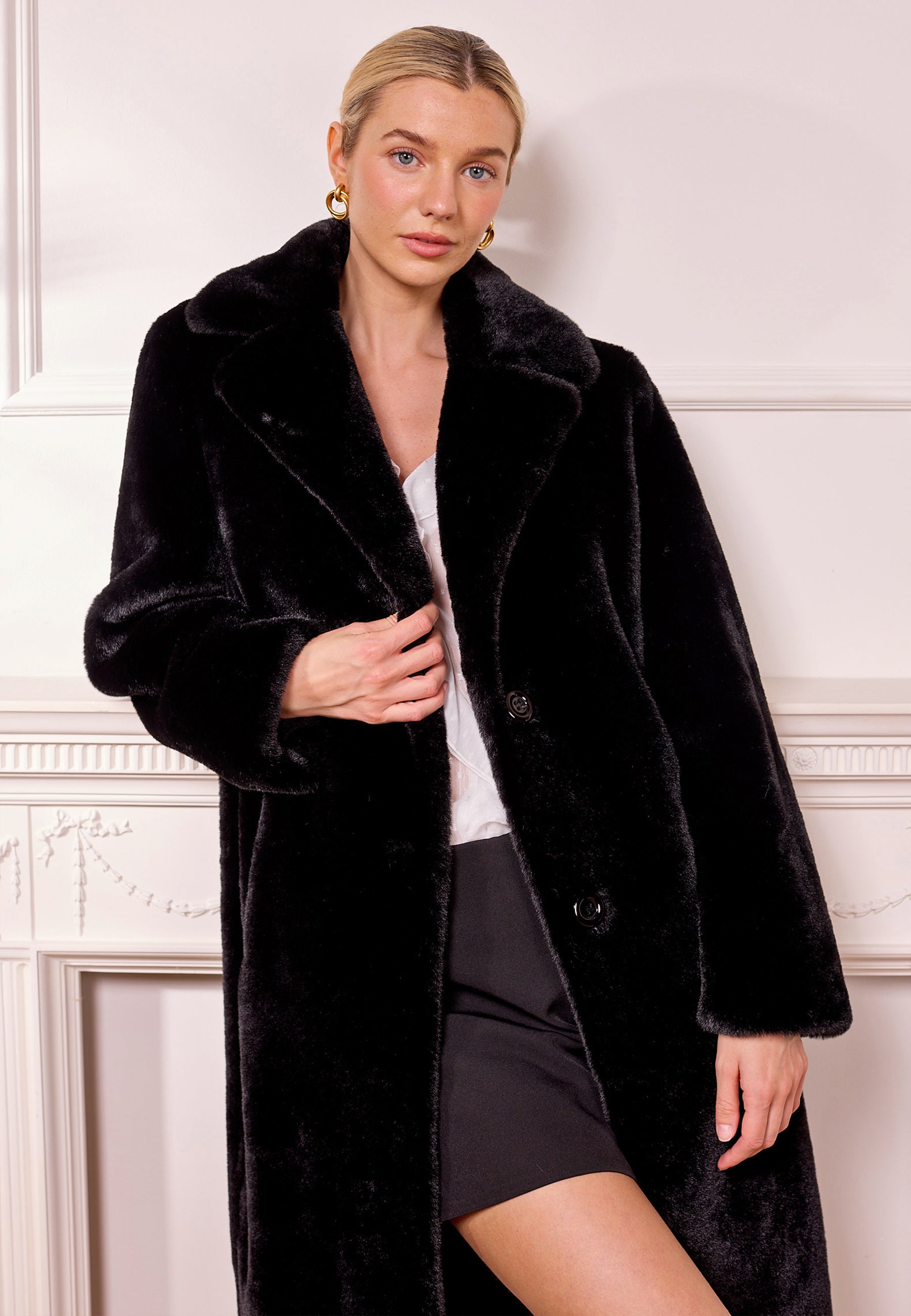 Faux Fur Coat In Black M039051
