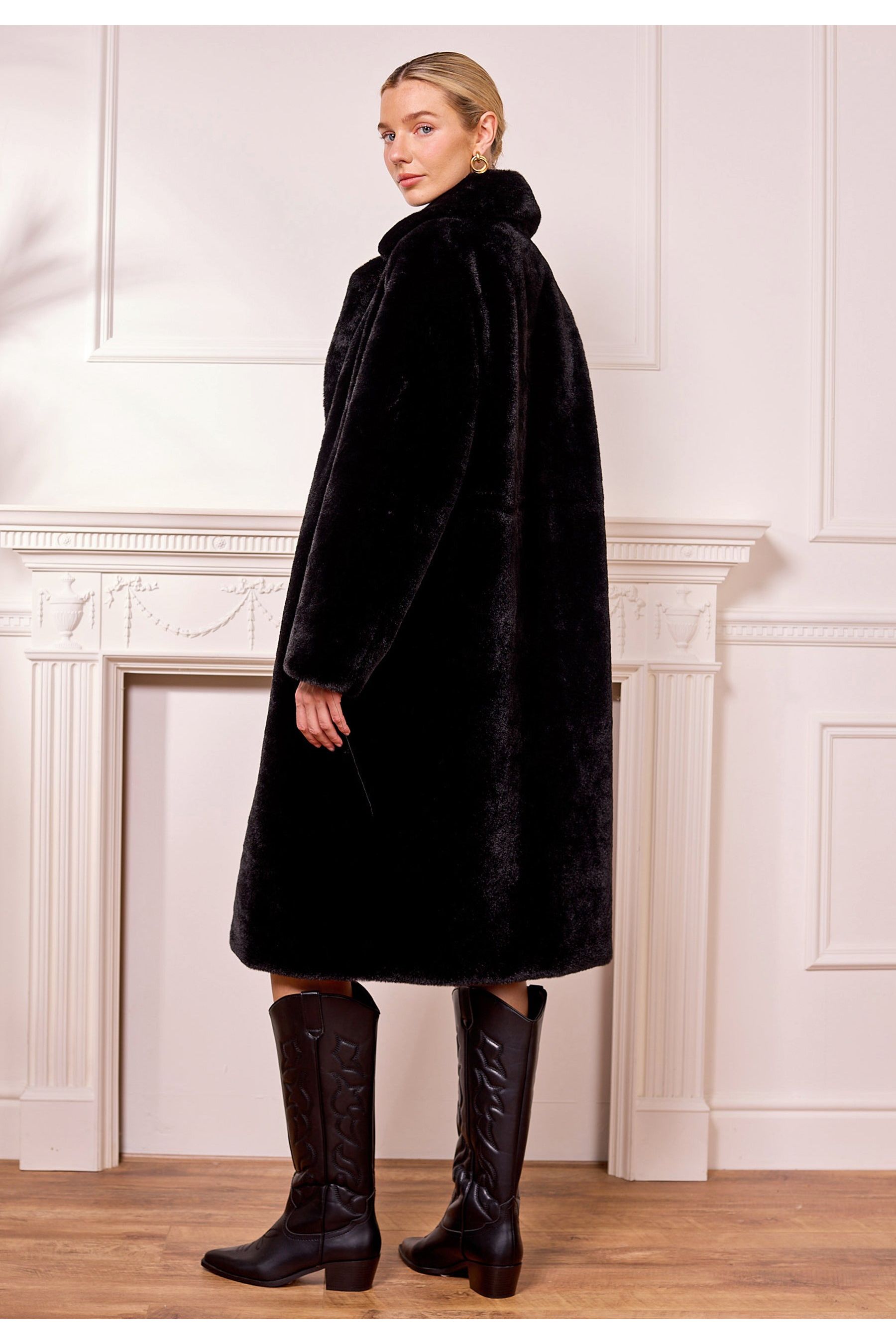 Faux Fur Coat In Black M039051