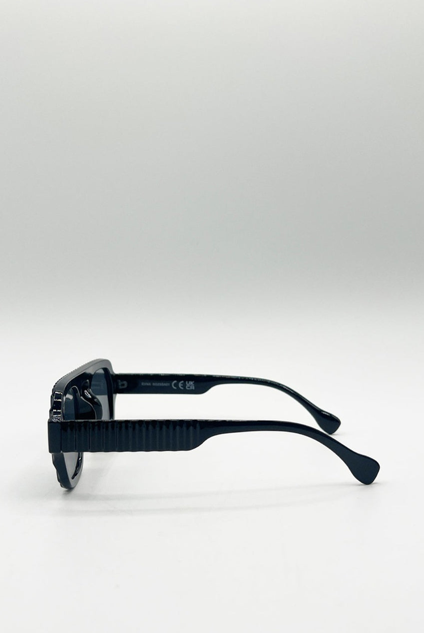 Retro Ribbed Navigator Sunglasses In Black SG2500202