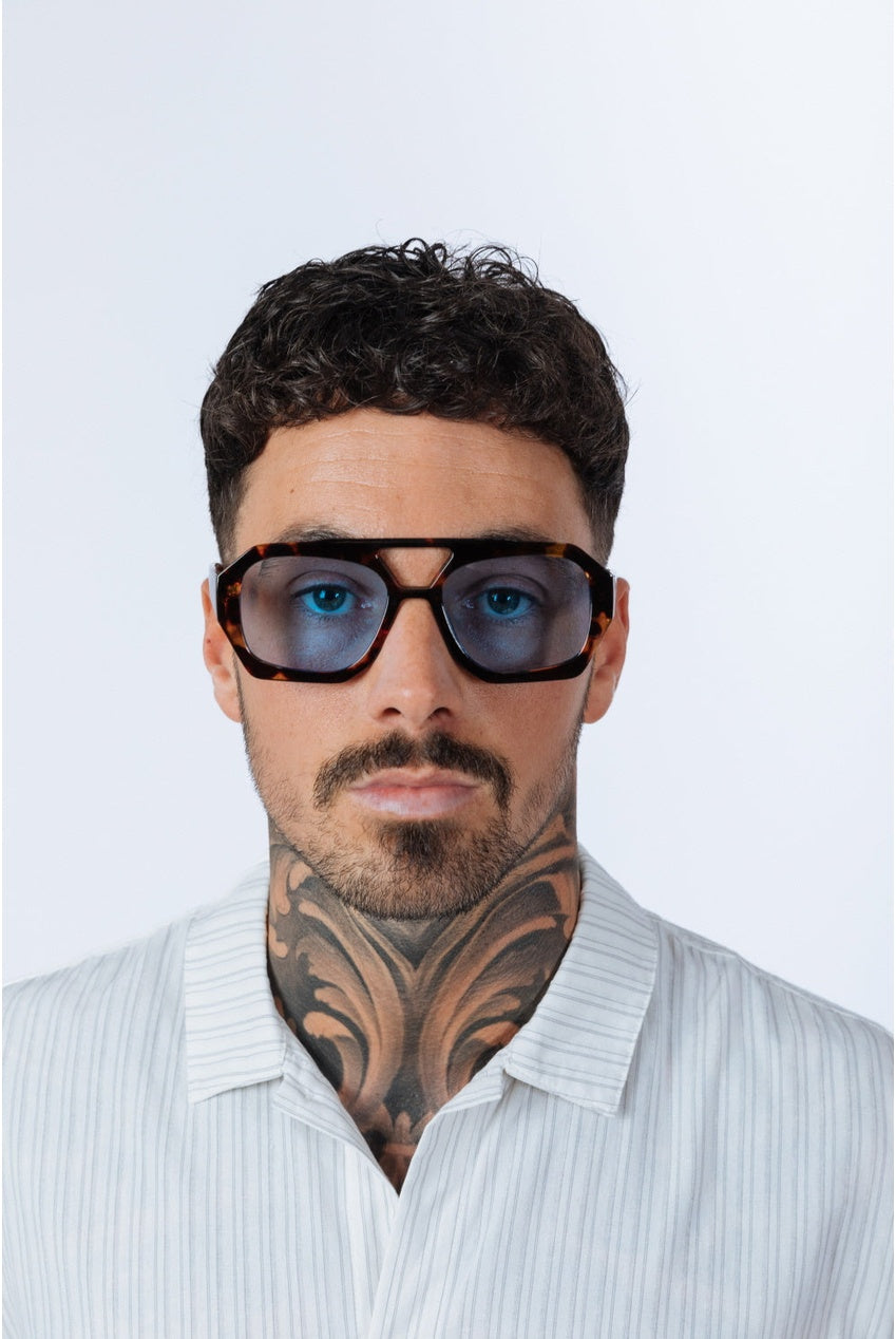 Tortoiseshell Navigator Sunglasses With Blue Lenses SG2500320