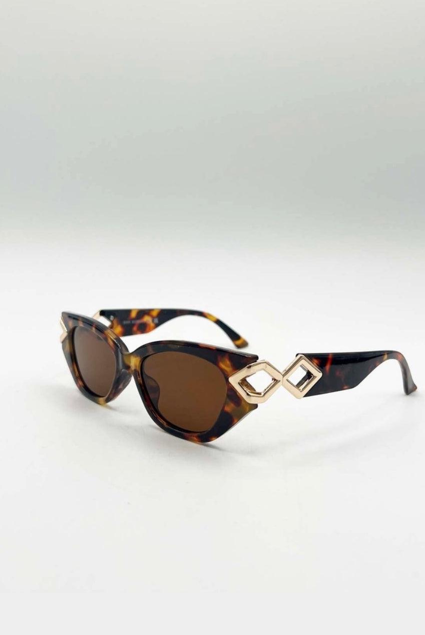 Cat-Eye Sunglasses With Side Detail In Tortoiseshell SG2500705