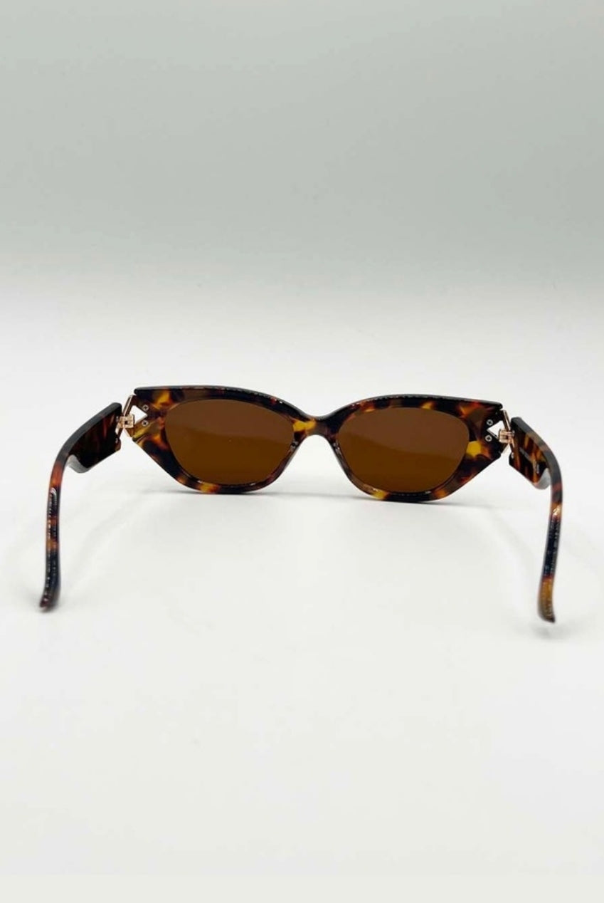 Cat-Eye Sunglasses With Side Detail In Tortoiseshell SG2500705