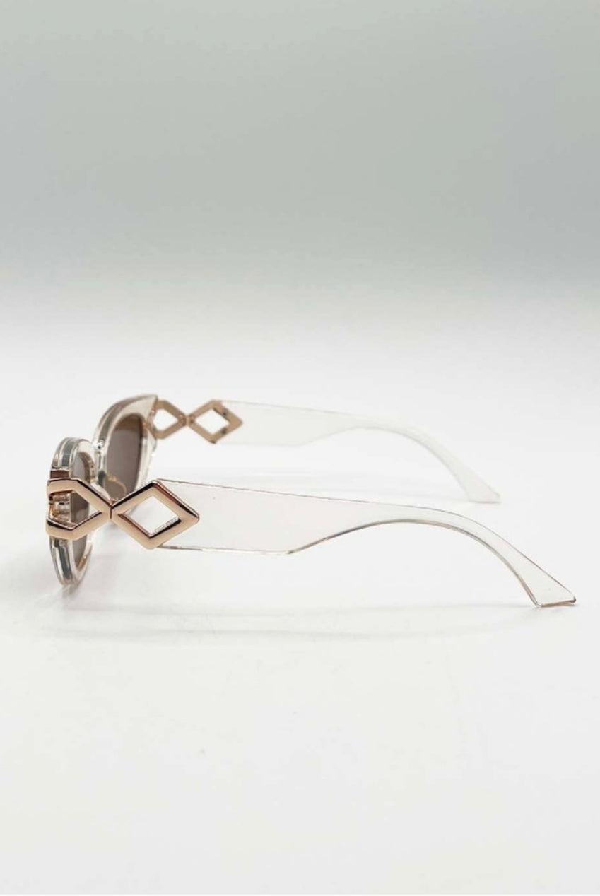 Cat-Eye Sunglasses With Side Detail In Clear Beige SG2500728