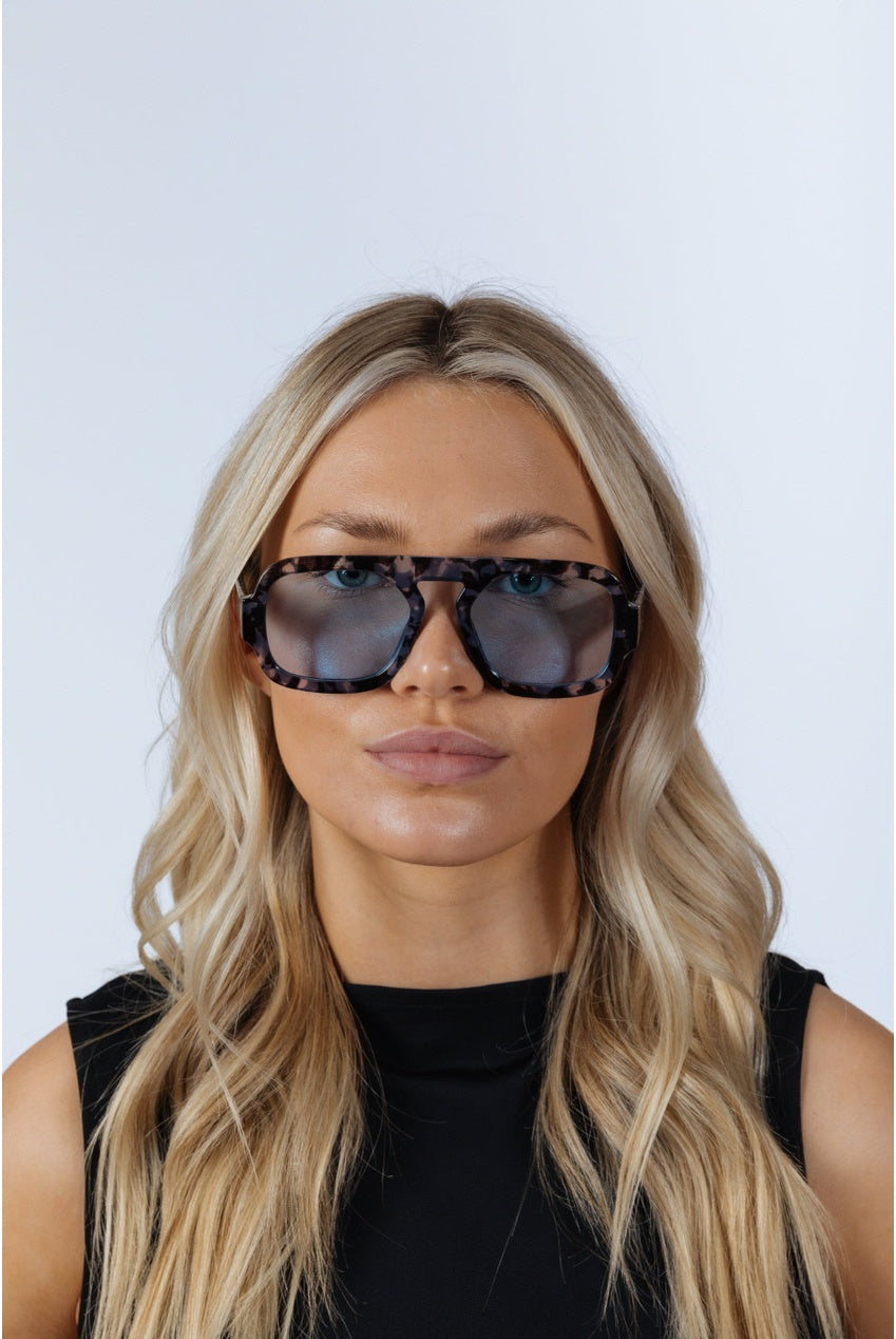 Tortoise Retro Navigator Sunglasses In Grey Blue SG2501320