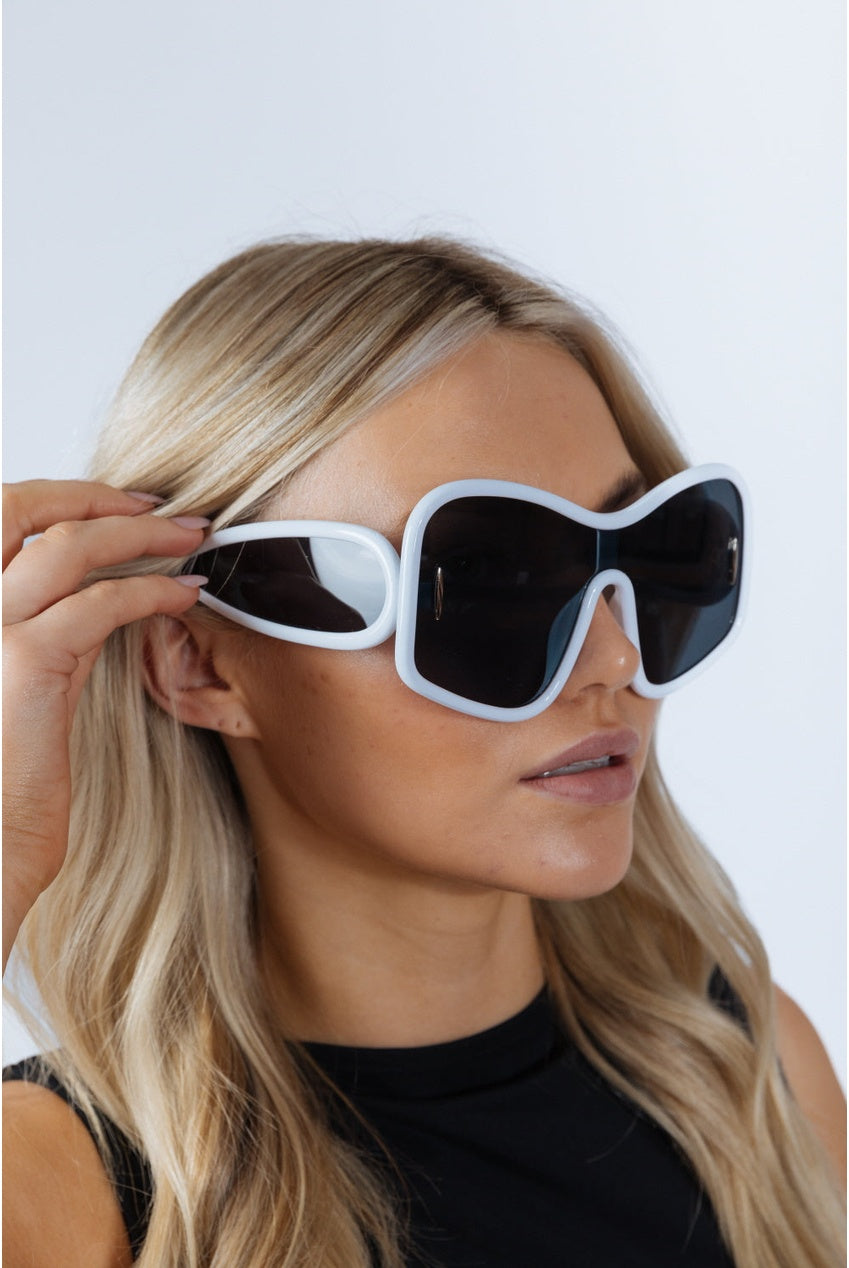 Square Oversized Mask Sunglasses In White Black SG2501507