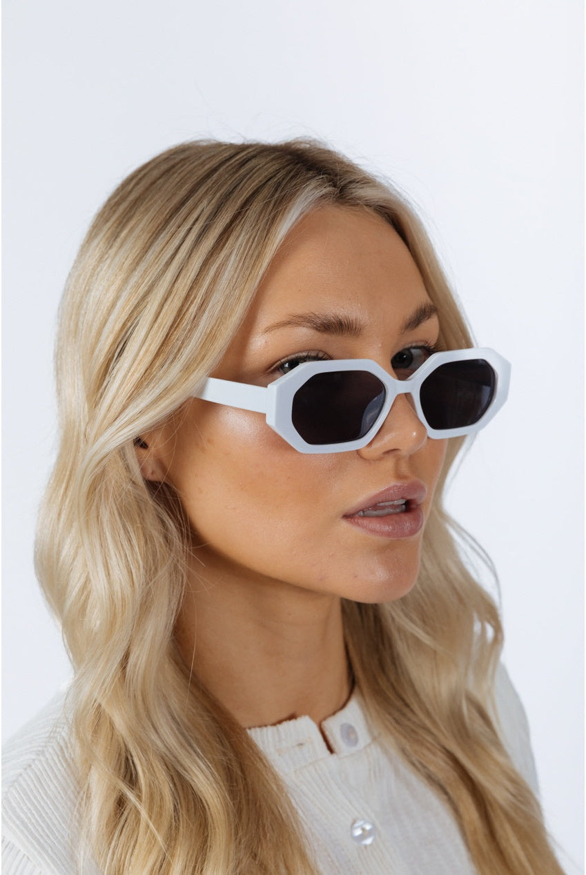 Oval Geomentric Sunglasses In White SG2502007