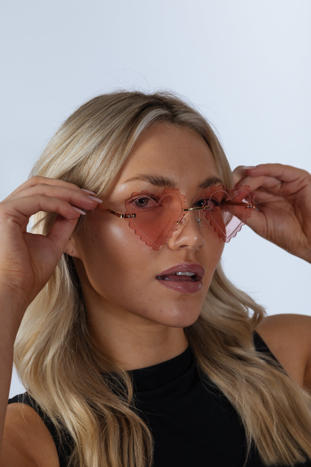 Scallop Heart Sunglasses In Pink SG2502409