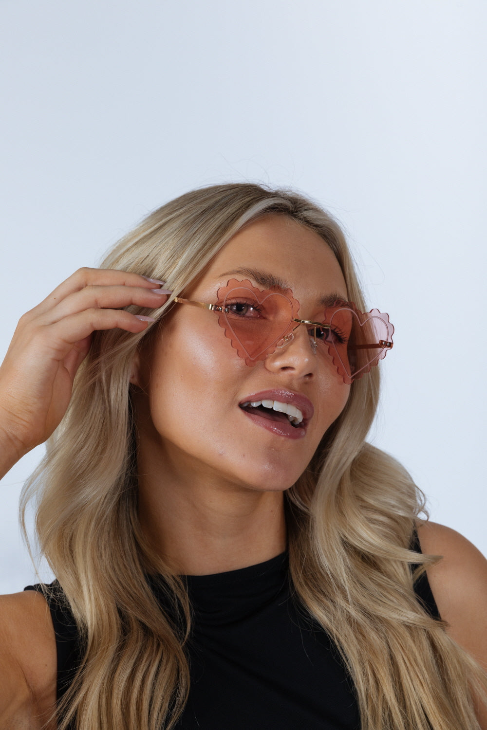 Scallop Heart Sunglasses In Pink SG2502409