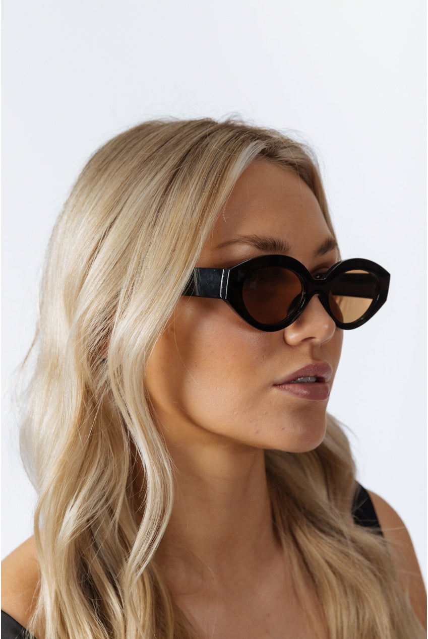 Retro Small Oval Sunglasses Black Brown SG2502502