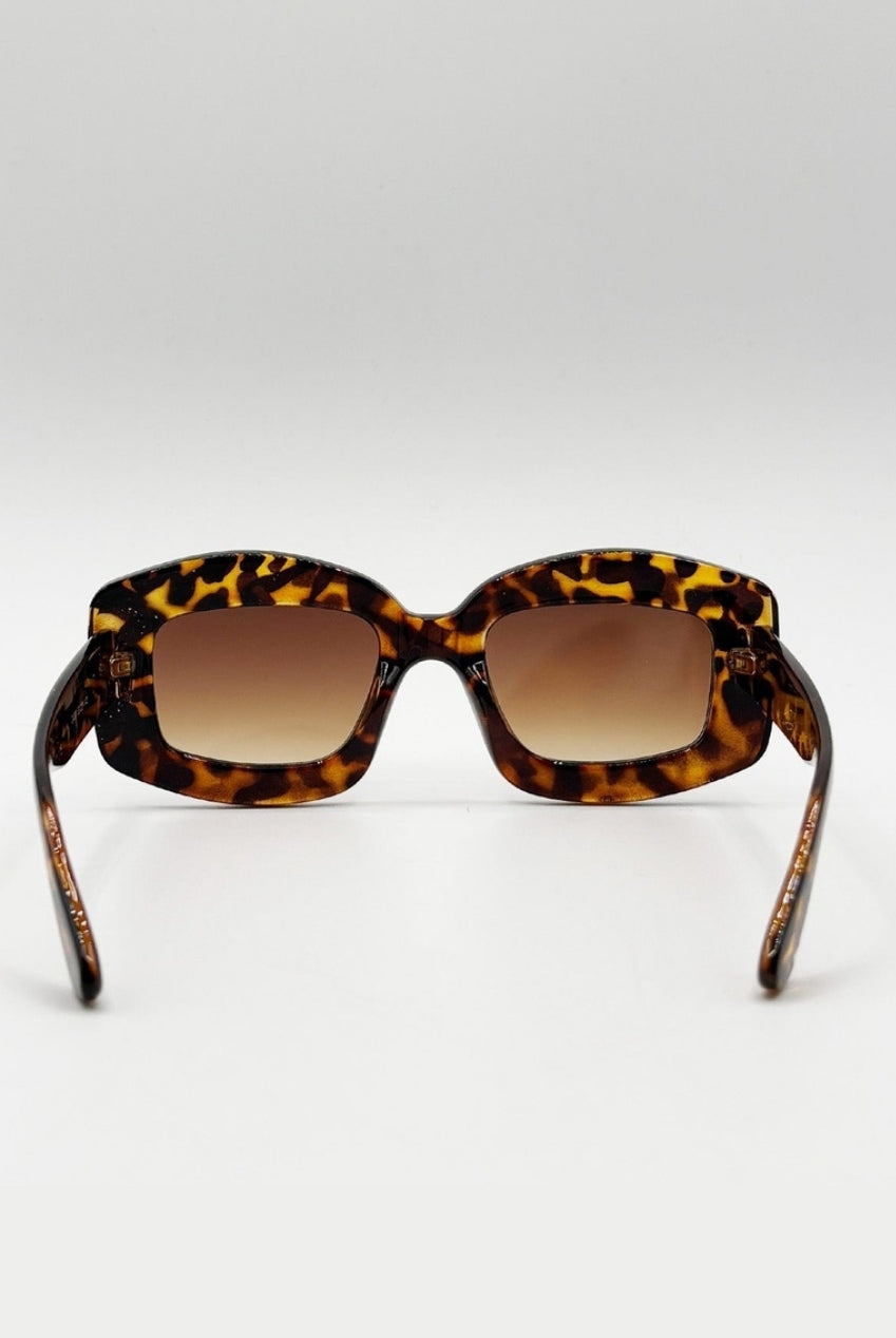 Oversized Chunky Rectangle Sunglasses In Tortoise SG2510205