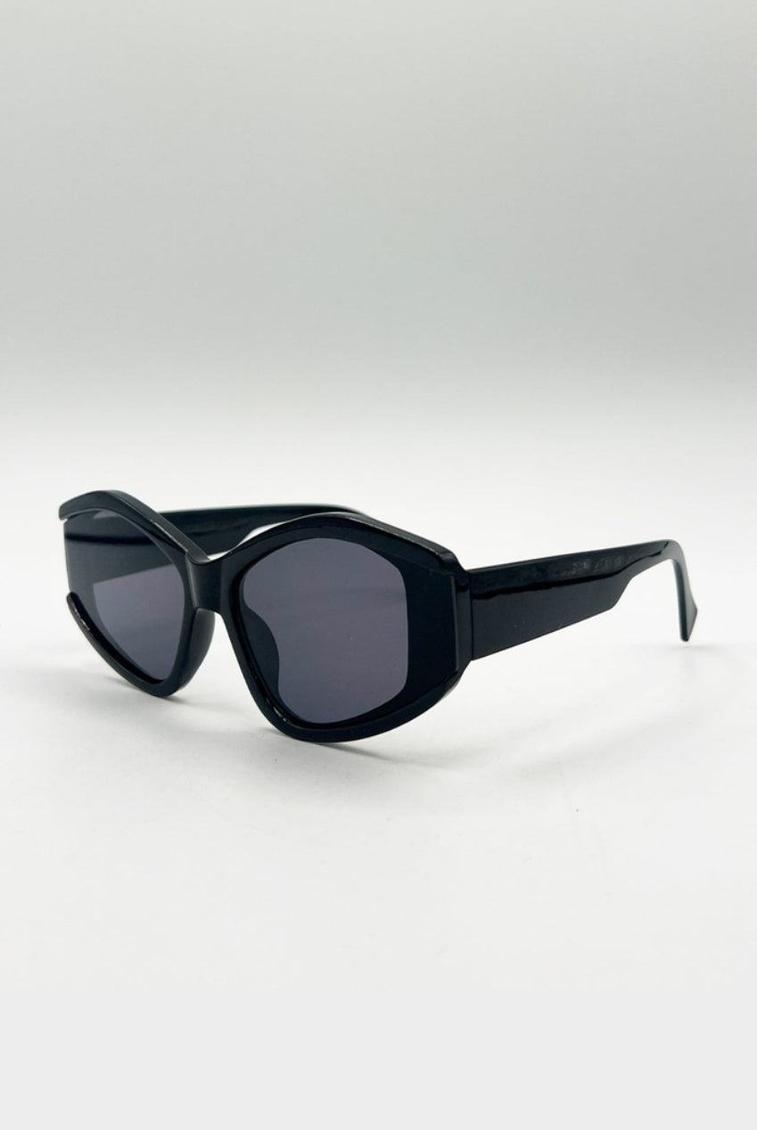 Angular Cat-Eye Sunglasses In Black SG2510302