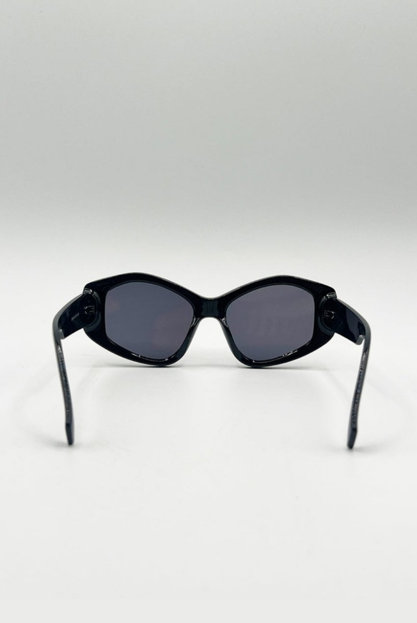 Angular Cat-Eye Sunglasses In Black SG2510302