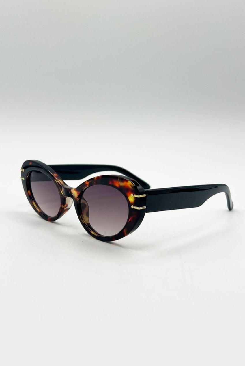 Oval Cat-Eye Sunglasses In Tortoise SG2510405