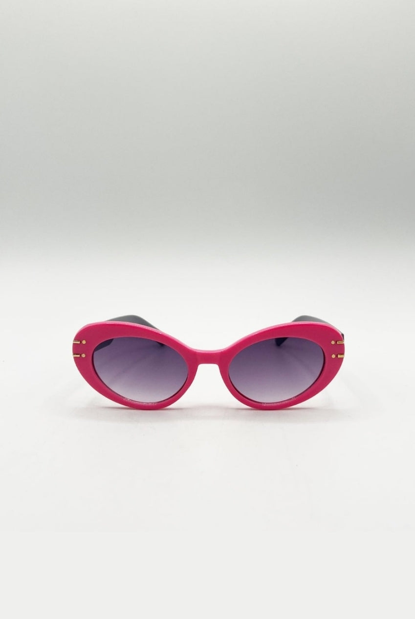 Oval Cat-Eye Sunglasses In Hot Pink SG2510409