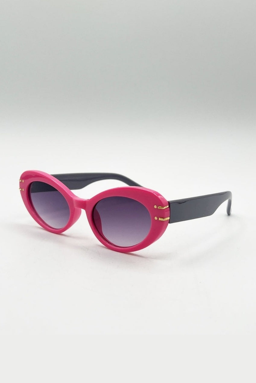 Oval Cat-Eye Sunglasses In Hot Pink SG2510409