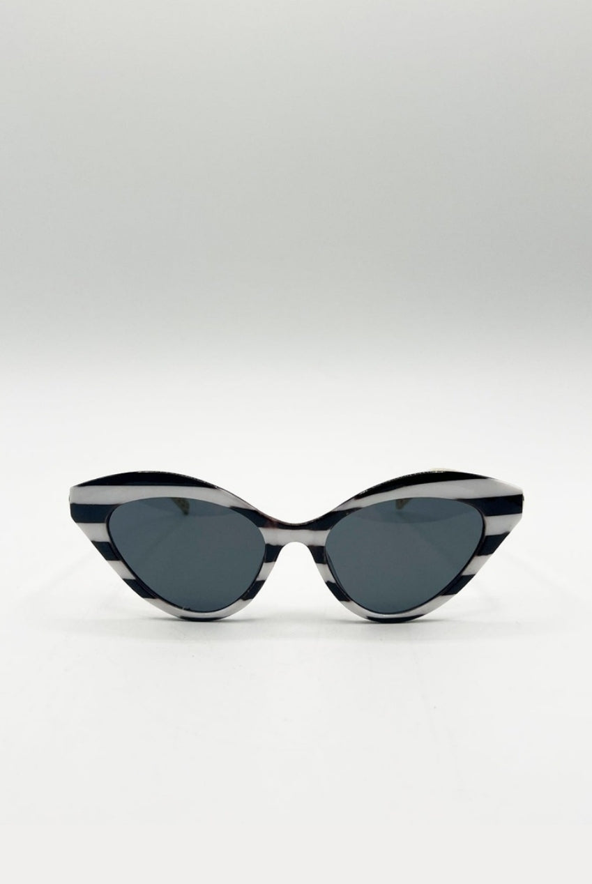 Cat-Eye Sunglasses In Black White Stripe SG2510501