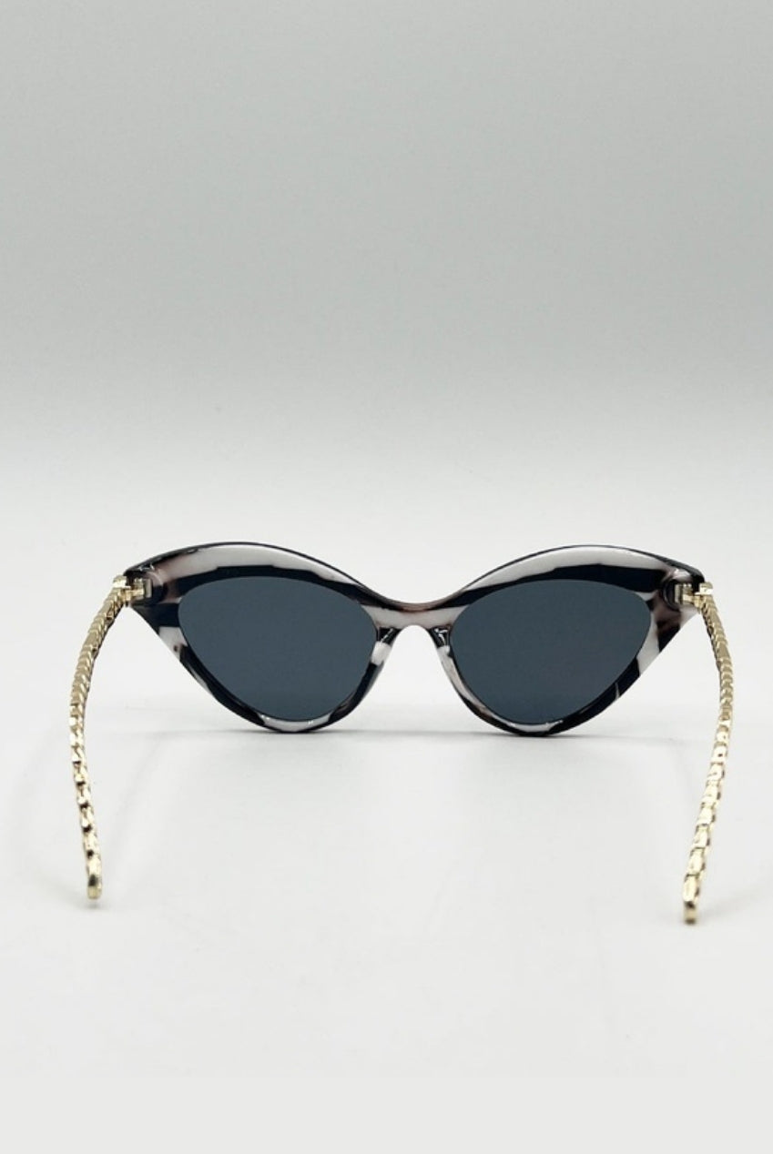 Cat-Eye Sunglasses In Black White Stripe SG2510501