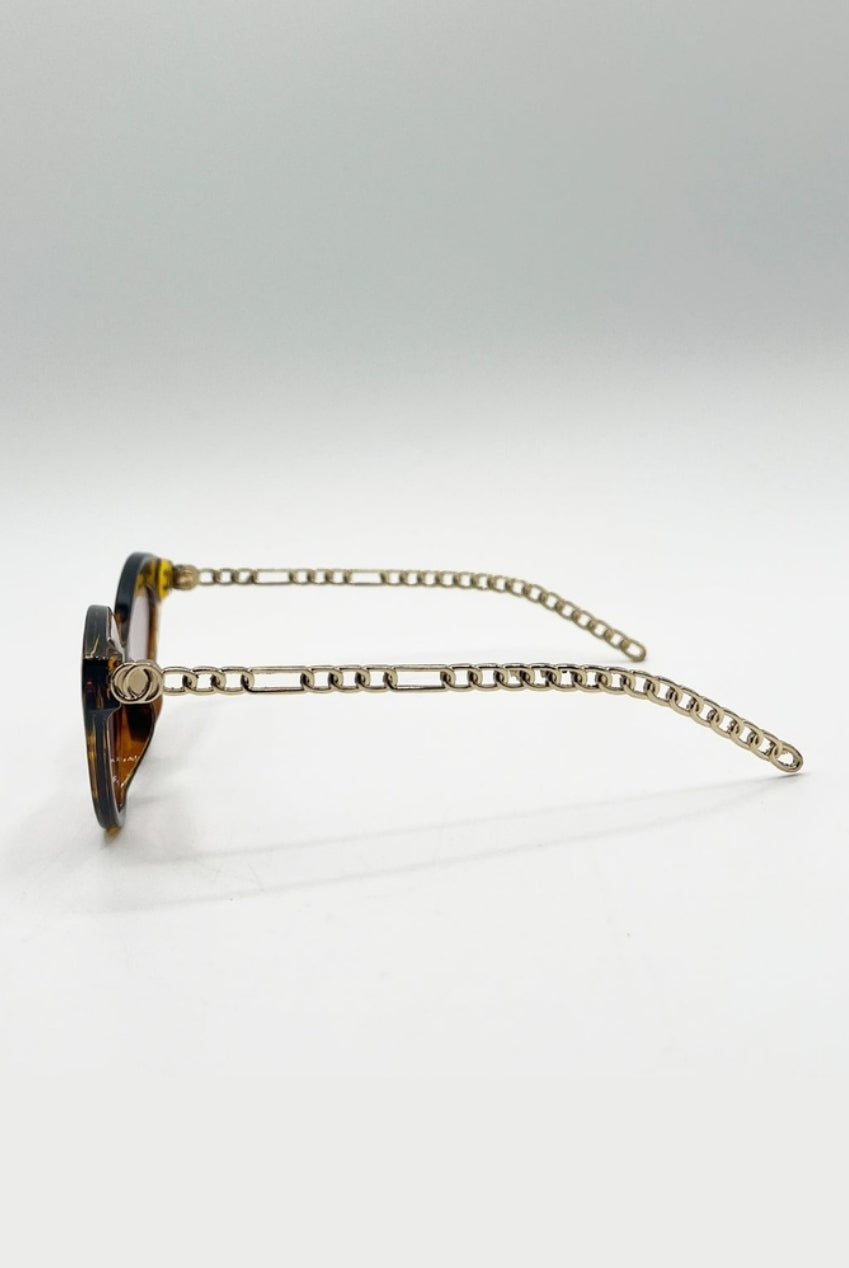 Cat-Eye Sunglasses With Thin Chain Arm Tortoise SG2510505