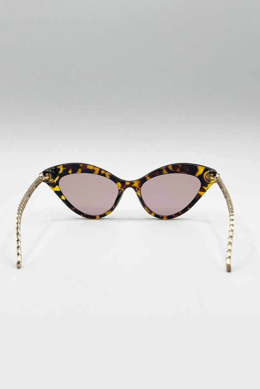 Cat-Eye Sunglasses With Thin Chain Arm Tortoise SG2510505