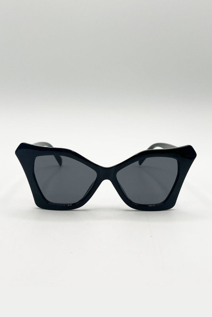 Oversized Cat-Eye Sunglasses In Black SG2510802