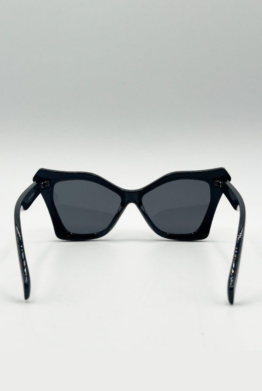 Oversized Cat-Eye Sunglasses In Black SG2510802