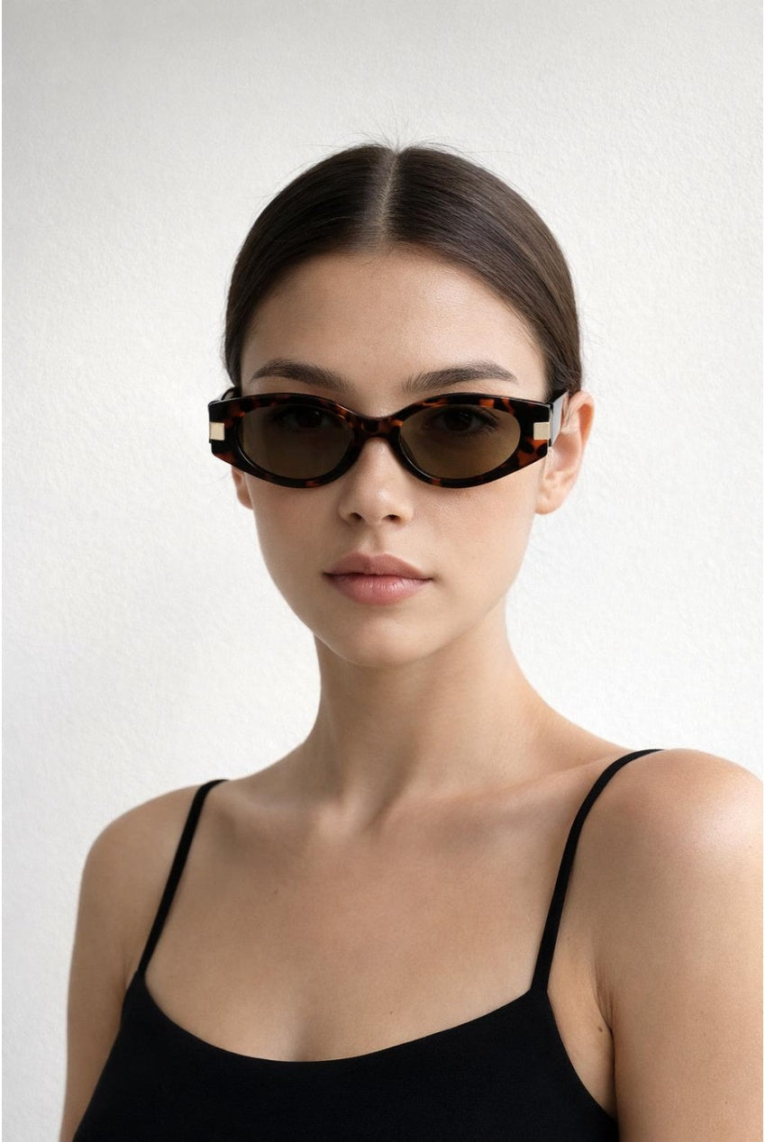 Oval Metal Detail Sunglasses In Tortoiseshell SG2600205