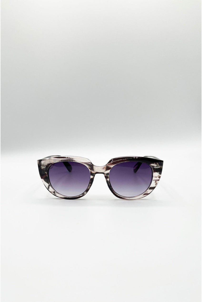 Round Stripe Cat Eye Sunglasses In Black SG2600802
