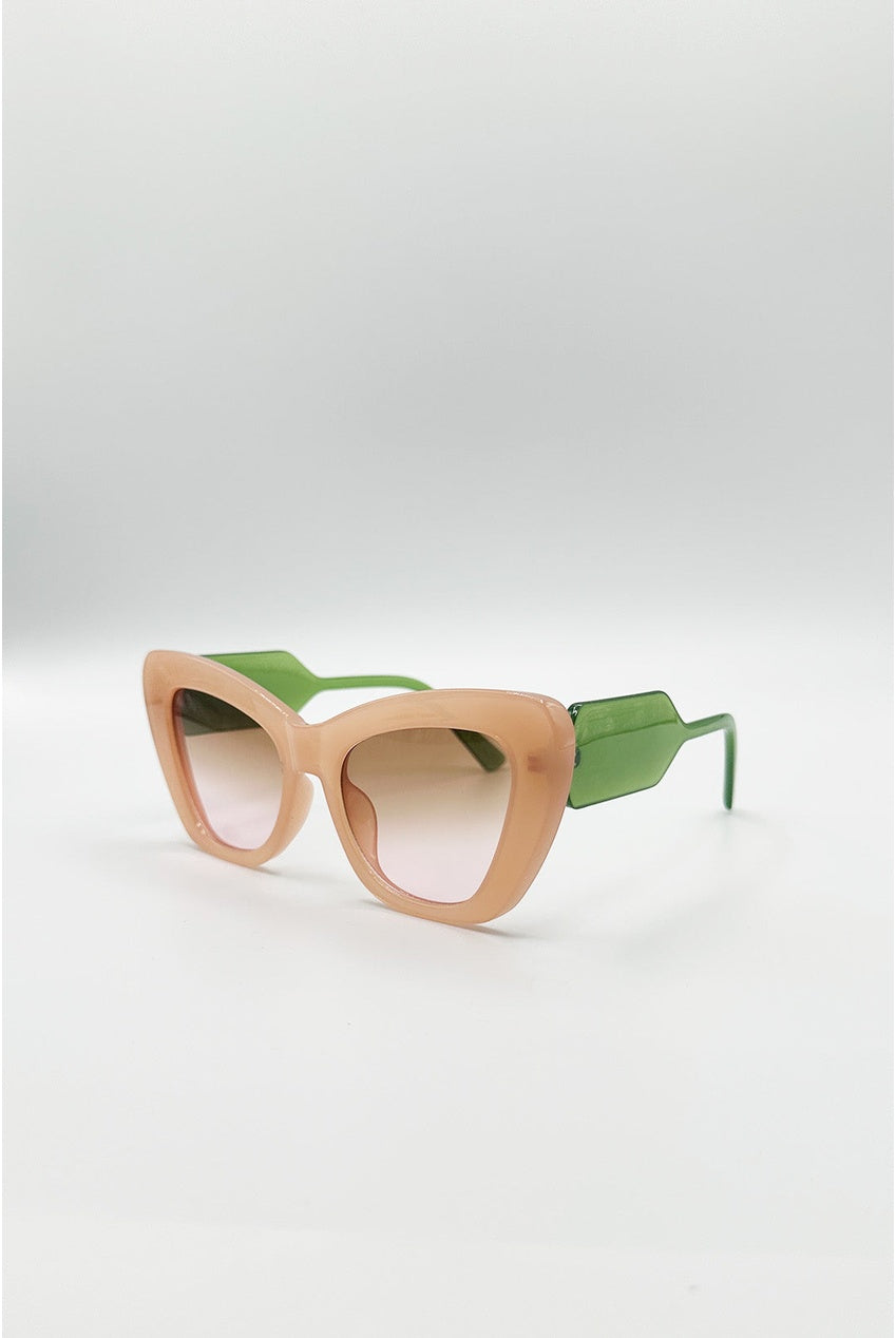 Cat Eye Sunglasses In Pink Green SG2602101