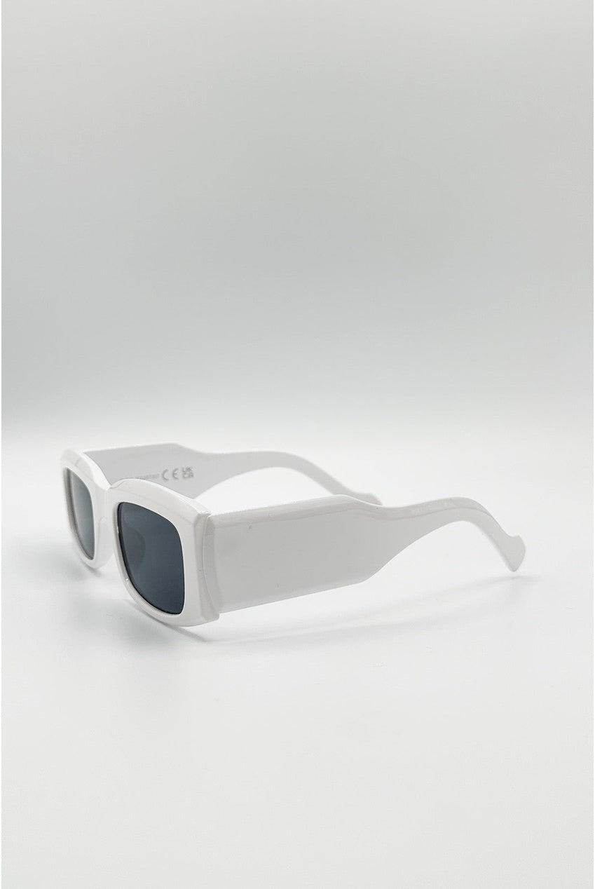 Chunky Rectangle Sunglasses With Extra Wide Arms In White SG2607307