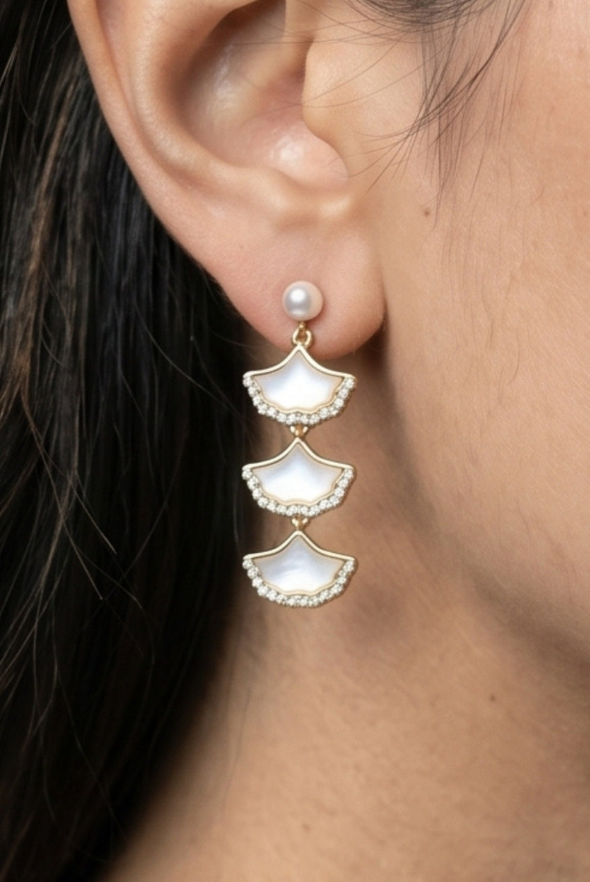 Gingko Gold Shell Earrings US01-10161