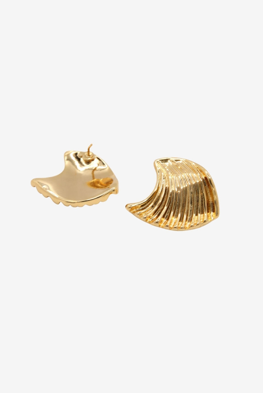 Nami Gold Wave Large Stud Earrings US01-10567