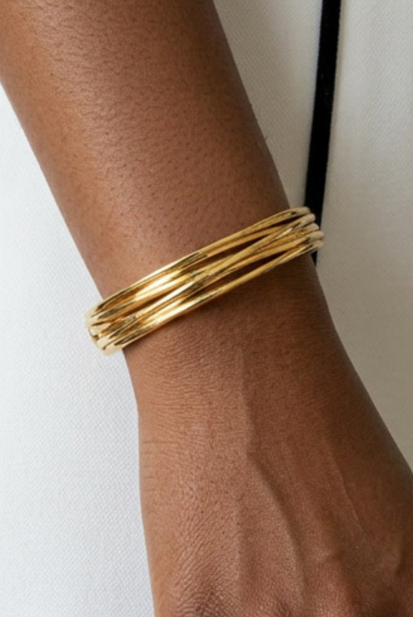 Nami Gold Twist Bangle US01-10710