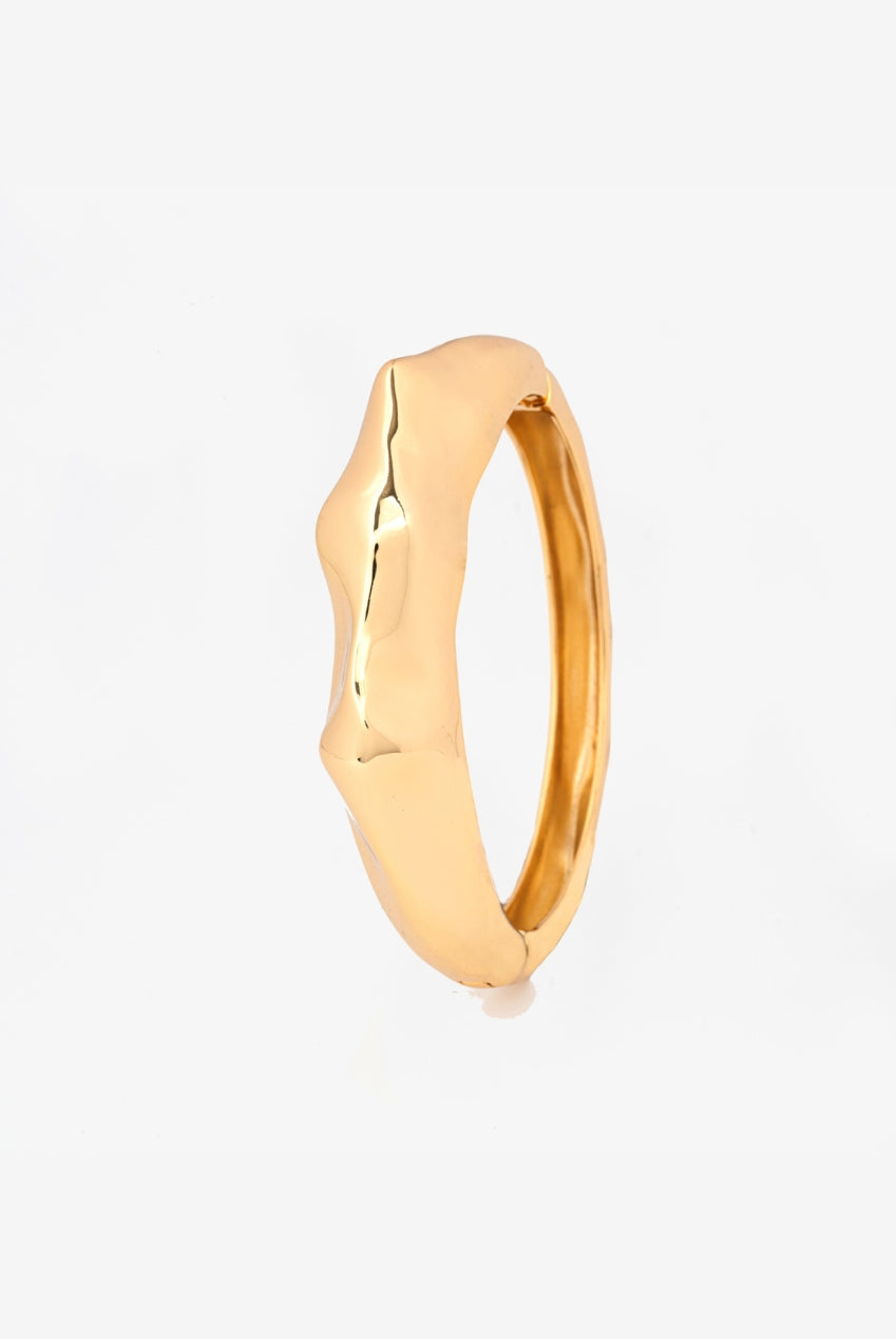 Nami Gold Hammered Bangle US01-10789
