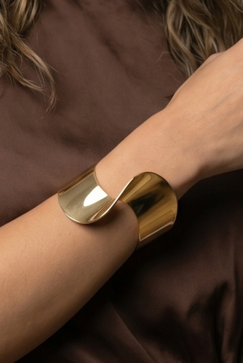 Nami Gold Wave Bangle US01-10970