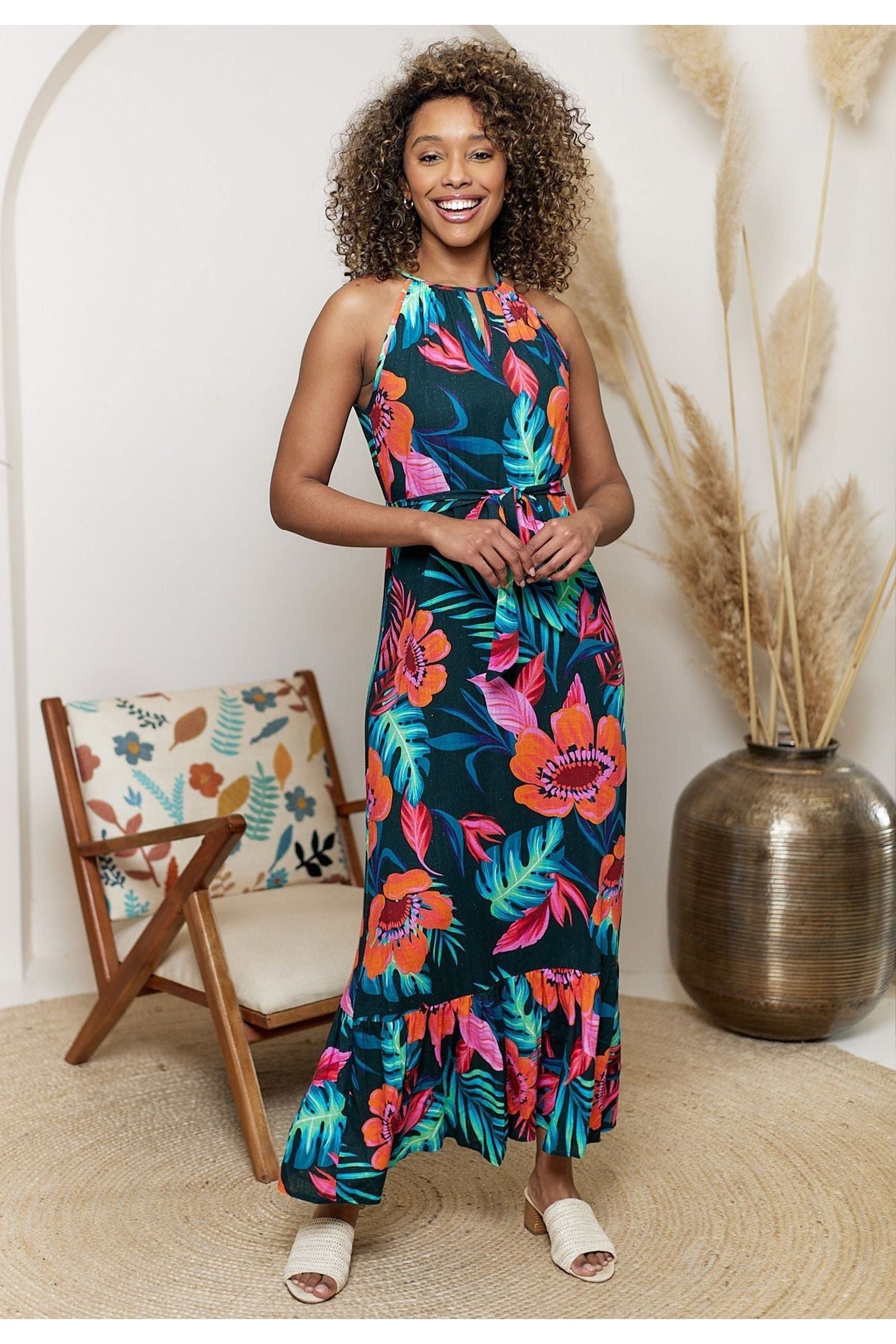 Halterneck Keyhole Maxi Dress In Tropical Print Y035511