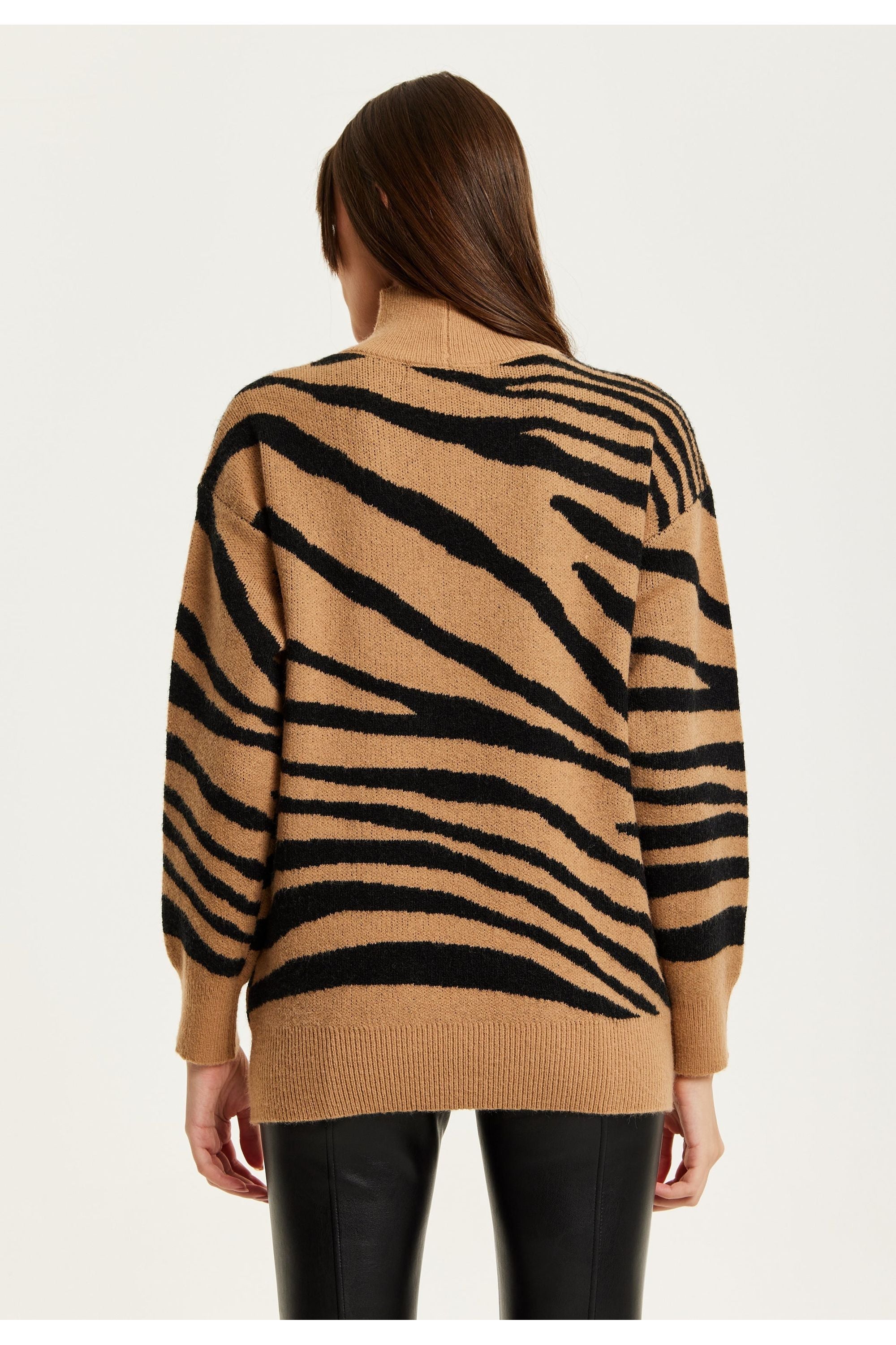 Zebra Pattern High Neck Jumper In Brown And Black B12-LIQ23AW008BB