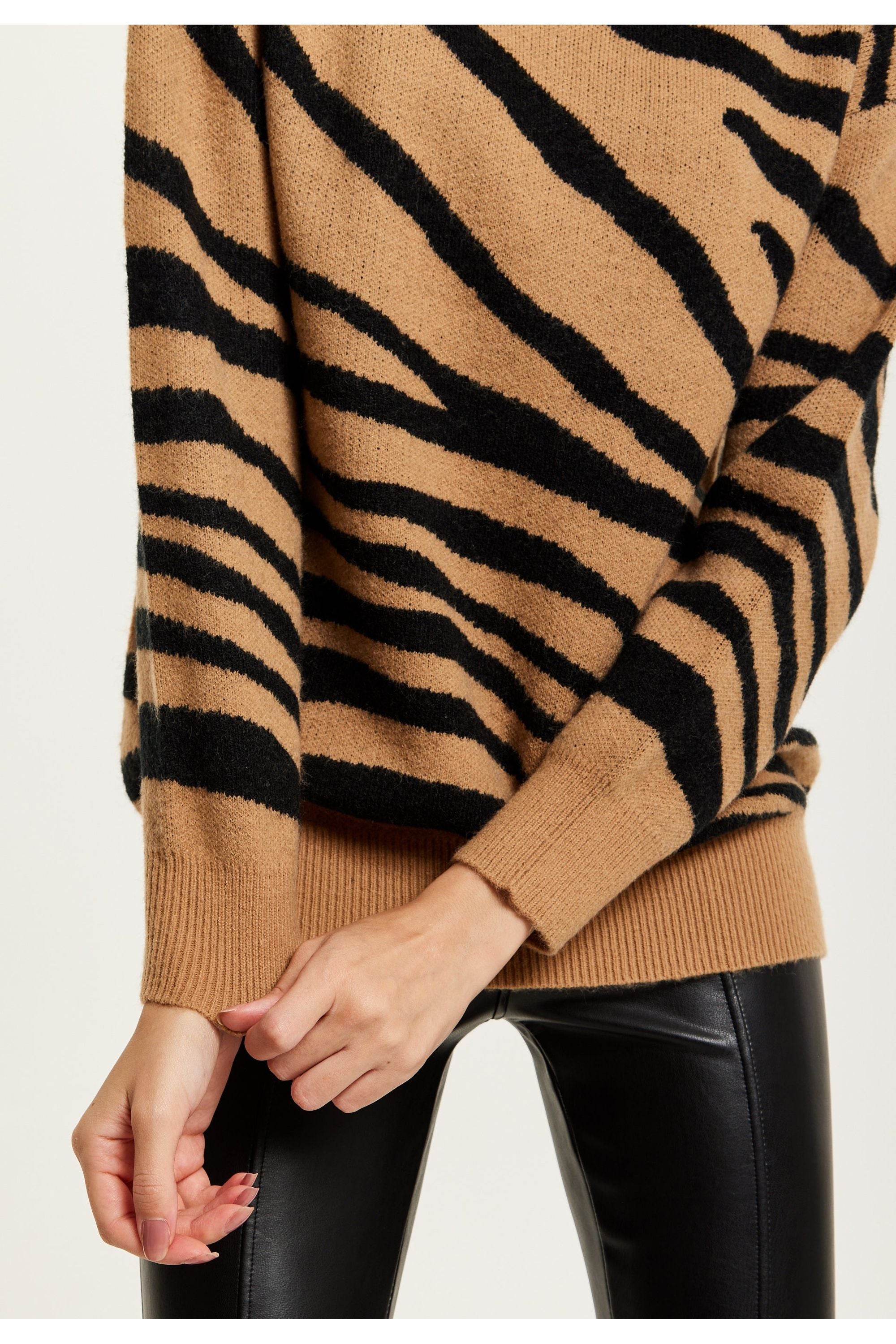 Zebra Pattern High Neck Jumper In Brown And Black B12-LIQ23AW008BB