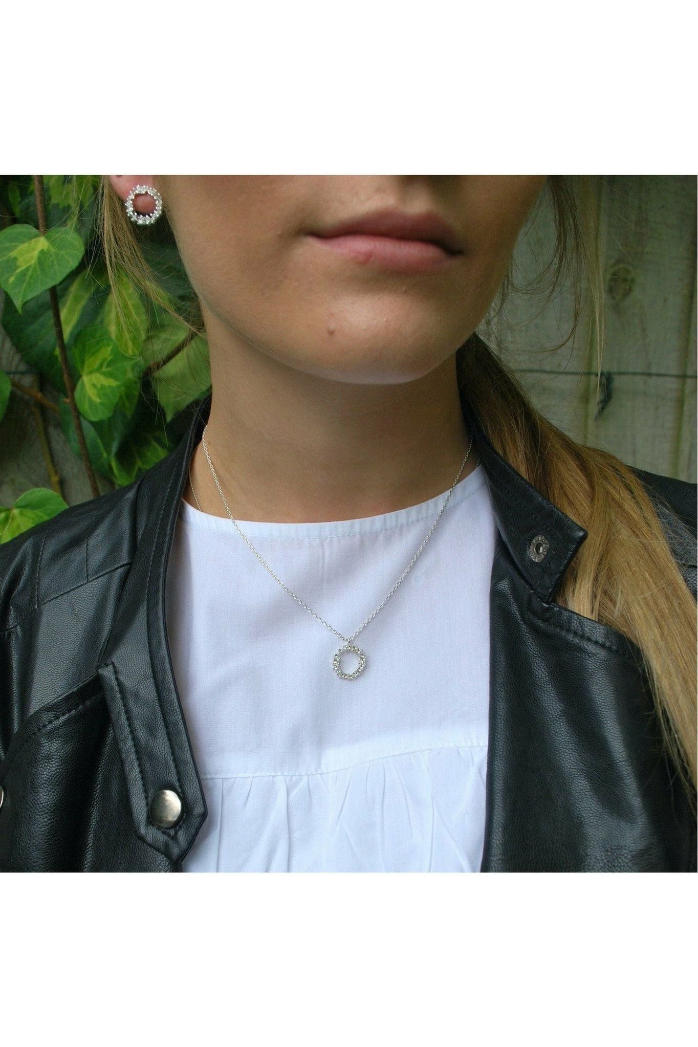 Crystal Cluster Circle Necklace In Silver LN001S