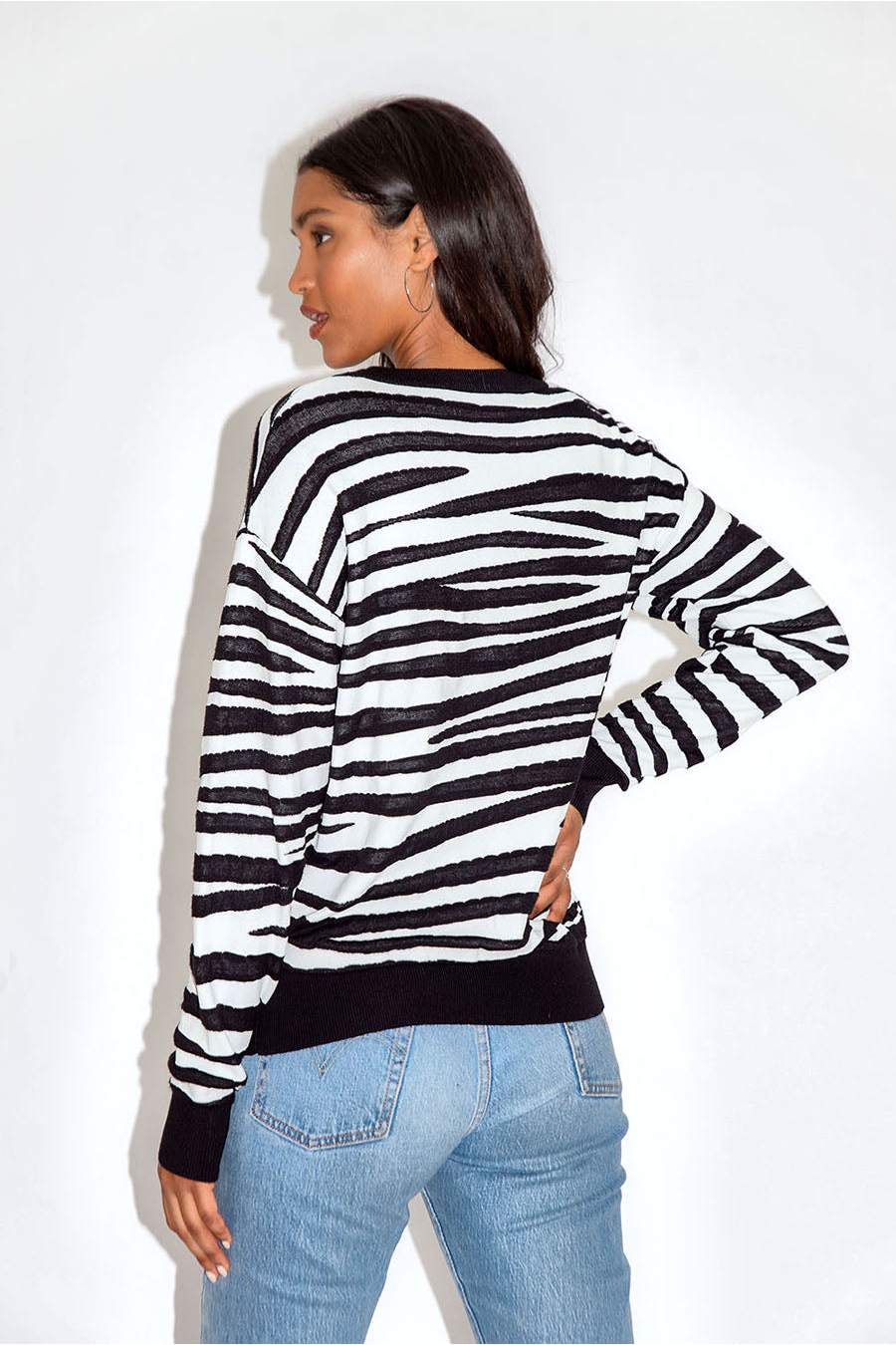 Black & White Zebra Jumper C15-LIQKN-107